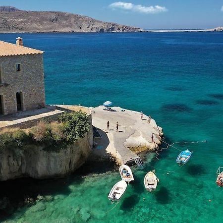 Вілла Cozy Cliff Tower W/ Breathtaking Sea Views Agios Georgios Minas Екстер'єр фото