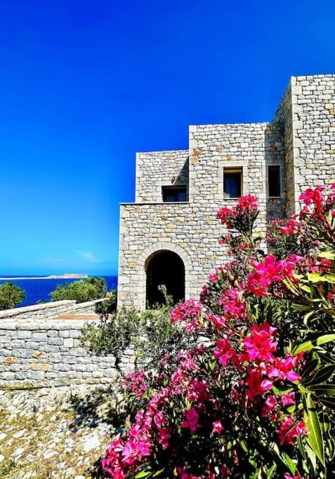 Вілла Cozy Cliff Tower W/ Breathtaking Sea Views Agios Georgios Minas Екстер'єр фото