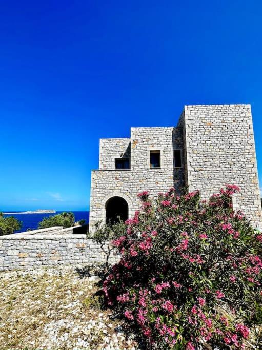 Вілла Cozy Cliff Tower W/ Breathtaking Sea Views Agios Georgios Minas Екстер'єр фото