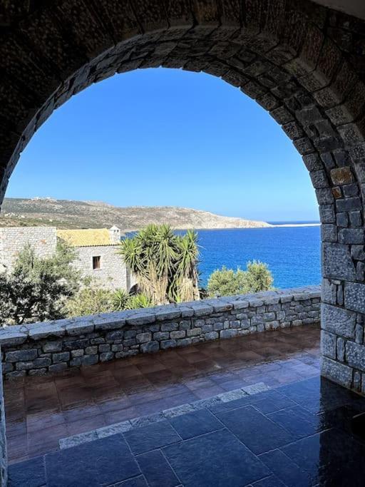 Вілла Cozy Cliff Tower W/ Breathtaking Sea Views Agios Georgios Minas Екстер'єр фото